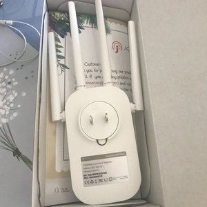 New w/ Box 1200 Mbps WiFi Range Extender